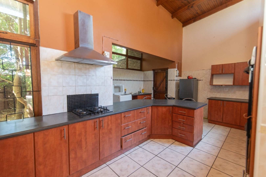 8 Bedroom Property for Sale in Summerstrand Eastern Cape